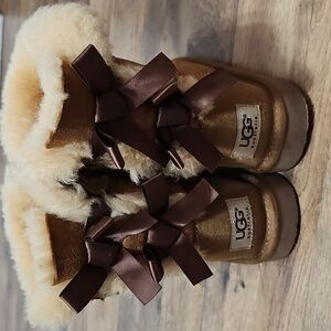 UGG Bailey Bow II Winter Boot, Chestnut Suede, Womens Size 2 US